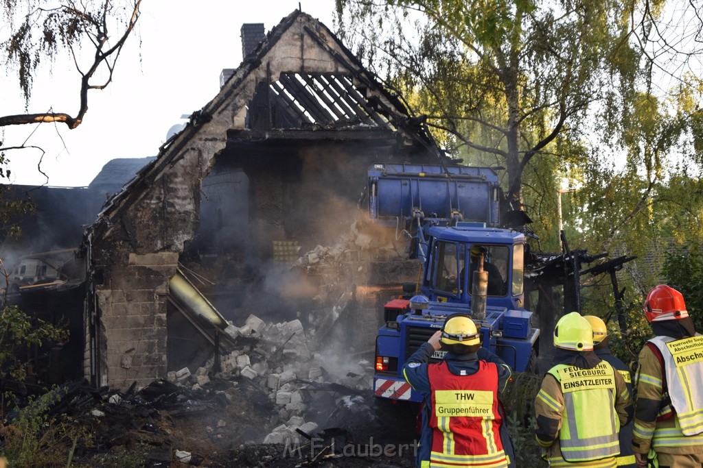 Grossfeuer Einfamilienhaus Siegburg Muehlengrabenstr P0952.JPG - Miklos Laubert